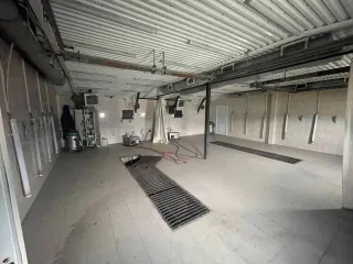 Автосервис и мойка 8777 кв. м Хабаровский край 6/8 долей в недвижимом имуществе: Автосервис, кадастровый номер 27:23:0050507:127 площадь 459,70 кв. м; Автомобильная мойка, кадастровый номер 27:23:0050507:128 площадь 414,30 кв. м; Земельный участок, кадастровый номер 27:23:0050507:138 площадь 3…