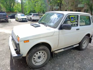 LADA 4x4 2023, модель 212140, белый цвет. VIN: XTA212140R2483053, ЭПТС: 164301070368710, госномер М992ОР763. Изготовитель: Россия. Тип двигателя: бензиновый, номер двигателя -212141260502, мощность 61 кВт. Номер кузова XTA212140R2483053, экологический класс второй, разрешенная максимальная масса…
