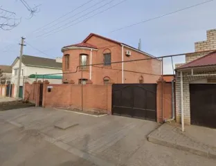 Дом 238,5 кв.м, гараж 66,8 кв.м и земельный участок 698 кв.м в Элисте. Земельный участок кадастровый номер 08:14:030209:135, площадью 698 кв.м, земли населенных пунктов, для индивидуального жилищного строительства, адрес Республика Калмыкия, г. Элиста, ул. Сяяхн Тенгр, д. 24. Вид права…