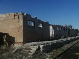 Производственный комплекс, 16 нежилых зданий, 185 172 кв.м, Самарская обл., г. Новокуйбышевск. Производственный комплекс (завод), состоящий из 16 нежилых объектов недвижимости, право аренды земельных участков - 3 635 +/- 21 кв. м, 117 501 +/- 119,97 кв. м, 64 036 +/- 89 кв. м, кадастровые номера…