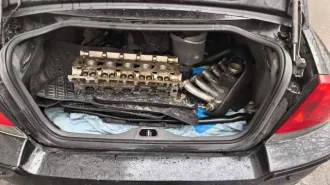 Volvo S60 2007 года, седан. VIN: YV1RS595772638942. Цвет черный. Двигатель B5254T, объем 2.5 л, мощность 209 л.с. Имеются ПТС и СТС. Автомобиль неисправен.