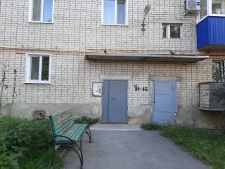 1/2 доли квартиры 49.2 кв.м, назначение: Жилое, адрес (местонахождение): Россия, обл Ульяновская, г Инза, 7 микрорайон, дом 11, квартира 42, площадь: 49,2 кв.м., кадастровый (условный) номер: 73:04:030148:1497. Находится в долевой собственности (имеются аресты и ограничения).