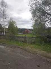 Дом 20,7 кв.м. и земельный участок 1161 кв.м. в Кемеровской обл., домовладение по адресу: Кемеровская область - Кузбасс, м.о. Таштагольский, п. Чугунаш, ул Центральная, д. 22, кадастровый номер ЗУ 42:12:0103002:212, площадь 1161 кв.м., кадастровый номер дома 42:12:0103002:439, площадь 20,7 кв.м.