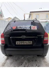 Hyundai Tucson 2007 Hyundai Tucson, 2007 года, 175 лс, 222 000 км, полный привод, АКПП еще Автомобиль Hyundai Tucson 2.7 GLS, 2007 г.в., VIN KMHJN81DP7U622690, цвет кузова – черный.