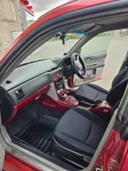 Subaru Forester 2002 года, 220 л.с., пробег 258322 км, полный привод, АКПП. Кузов SG5002107. Недостатки: автомобиль участвовал в ДТП, повреждены правая передняя фара, передний бампер, планка под передней правой фарой, решетка радиатора, возможны скрытые повреждения.