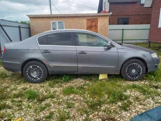 Volkswagen Passat 2008 года, идентификационный номер XW8ZZZ3CZ8G001579, номер кузова XW8ZZZ3CZ8G001579. Цвет кузова серый. Тип двигателя бензиновый, номер двигателя BZB 125153, рабочий объем 1798 см³, мощность 160 л.с. (118 кВт). Экологический класс четвертый. Тип транспортного средства легковой.