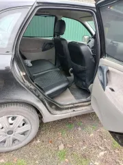 Лада Калина 2010 года, VIN: XTA111940A0113921, цвет черный.