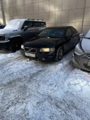 Автомобиль ВОЛЬВО S60, 2005 года выпуска, VIN: YV1RS614962503556, двигатель B5244S 3728768, кузов YV1RS614962503556, мощность двигателя 170 л.с.  125 кВт , рабочий объем двигателя 2435, разрешенная максимальная масса 2000 кг, масса без нагрузки 1561 кг. Лакокрасочное автомобиля в хорошем состояние…