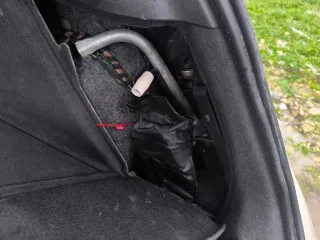 Audi Q3 2012 года, 211 л.с., пробег 275 004 км, полный привод, автоматическая коробка передач. VIN: WAUZZZ8U2CR042451. Автомобиль на ходу. Гул заднего ступичного подшипника (новый подшипник в комплекте). Имеются мелкие сколы и царапины по кузову.