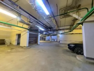 Нежилое помещение по адресу: г. Москва, ул. Соколово-Мещерская, д. 14 (Подвал № 0, машино-место 48), общей площадью 13,5 кв. м. Кадастровый номер: 77:08:0001009:2811.