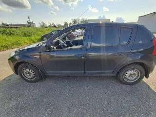 Renault Sandero 2011 года черный хэтчбек 84 л.с. бензиновый двигатель. Транспортное средство, марка Renault Sandero, 2011 года выпуска, VIN X7LBSRB1HBH401236, легковой хэтчбек, двигатель K7MF710 UF82186, цвет черный, мощность 84 л.с., тип бензиновый, состояние удовлетворительное, 1 комплект ключей…