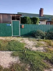 Доля дома 75,6 кв.м в Краснодарском крае. Жилой дом, площадь 75.6 кв.м., назначение: жилое, количество этажей: 1, адрес: Краснодарский край, Абинский район, с. Варнавинское, ул. Красная, дом 2. Кирпичный дом, крыша металлопрофиль. Две спальни, зал, кухня, ванная комната и туалет вместе, прихожая…