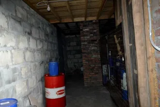 Административное здание, кад.№ 51:01:0101002:104, S=372,2 кв.м.; Склад - часть здания, кад.№ 51:01:0101002:123, S=427,7 кв.м.; здание гаража, кад.№ 51:01:0101002:89, S=1798,7 кв.м.; Земельный участок, кад.№ 51:01:0101002:6, S=4725 +/- 24,06 кв.м.; Беседка-гриль; Сторожка из бруса; Видеорегистратор…