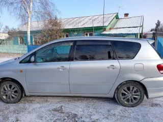 Toyota Ipsum 2002 года, 160 л.с., пробег 191882 км, полный привод, автоматическая коробка передач. Кузов ACM21-5037143. Имеются следы коррозии на кузове, сколы на бамперах, посторонние звуки в коробке передач. Автомобиль находится в залоге у АО ТБанк, действует запрет на регистрационные действия…