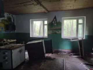 Земельный участок 812 м² со столовой 104.3 м² по адресу: Чувашская Республика, муниципальный округ Ибресинский, деревня Андреевка, улица Молодежная, дом 4. Кадастровый номер участка: 21:10:140104:151. На участке расположено здание столовой, нежилое кирпичное, кадастровый номер: 21:10:000000:1602…