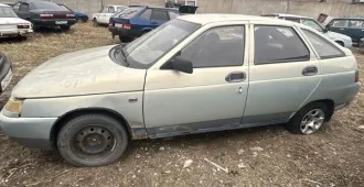 Toyota Camry У250РК22 темно-синего цвета; Lada 210740 В191УТ42; VAZ 21061 В057ТК22; VAZ 21061 Х302ВН22 бежевого цвета, г/в 1994; Lada Kalina 111930 О572СА22, 2010 г/в, цвет серый; VAZ 21120; VAZ 21120 Е982РВ22, г/в 2001; Lada Kalina 11183 Р363ТВ22, г/в 2007; Toyota Corolla У465УЕ22 серо-синего…