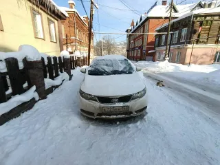 Kia Cerato, 2011 года, 126 лс, 175847 км еще Транспортное средство: Kia Cerato, VIN: KNAFU411AC5573202, 2011 г.в. Автомобиль требует ремонта: неисправен поворотник на левом зеркале заднего вида, неисправна аудиосистема, неисправен обогрев заднего стекла, при движении обнаружены стуки в ходовой…
