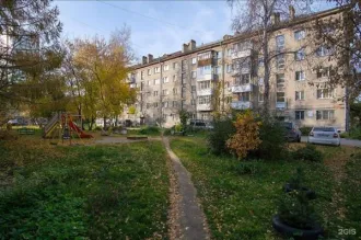 Квартира 42.4 кв.м, Новосибирская область, г. Новосибирск, р-н Калининский, ул. Танковая, д. 41/2, кв.50. Кадастровый номер: 54:35:042420:389. Вид ограничений и обременений: запрещение регистрации, ипотека в силу закона.