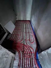 Жилой дом 126.5 м² и участок 1000 м² в Надеждинском районе по адресу: Приморский край, п. Соловей Ключ, ул. Волгоградская, 15. Земельный участок забором не огорожен, кроме дома на участке ничего нет. Жилой дом в недостроенном состоянии, возведены стены, крыша, установлены стеклопакеты, проложен…