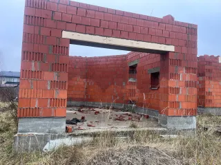 Недостроенный дом 176.8 кв.м и участок 1525 кв.м, Владимирская область. Жилой дом (недостроенный), площадью 176,8 кв.м., расположенный по адресу: Владимирская область, Судогодский район, сельское поселение Муромцевское, поселок Бег, Луговая ул, д.14, кадастровый (условный) номер: 33:11:130102:861…