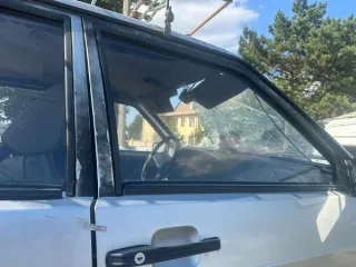 ВАЗ 21150, 2004 г.в., светло-серебристый металлик. VIN: XTA21150043633961, госномер А952МР26. Объем двигателя 1499 см³, мощность 56.4 кВт (76.7 л.с.), экологический класс 2. Имеются ограничения: запрет на регистрационные действия. Состояние: разбито лобовое стекло, отсутствует задний бампер, ключи…