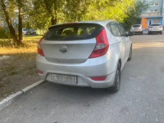 Hyundai Solaris 2013 года, VIN Z94CU51DADR073589. Автомобиль находится в залоге у ПАО «Совкомбанк».