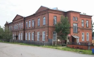Здание хирургического отделения, 1315,1 кв.м, Пермский край. Нежилое здание, наименование: здание хирургического отделения, кадастровый номер 59:39:0010130:66, количество этажей 2, материал наружных стен: кирпичные, общей площадью 1315,1 кв.м., расположенное по адресу: Пермский край, Чердынский…