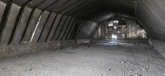 Нежилое здание (хранилище), 278,7 кв.м, Приморский край, Владивосток, ул. Бархатная, д. 12е, открытая территория, кадастровый № 25:28:030013:358. Назначение здания, общие сведения об ограничениях и обременениях - в соответствии с Аукционной документацией. Количество этажей: 1.