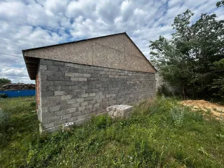 Строительство 98.5 м², участок 583 м², Оренбургская область Объект незавершенного строительства, площадью застройки 98,5 кв. м, с кадастровым номером 56:47:0000000:1738, и земельного участка, общей площадью 583 +/- 8 кв. м, с кадастровым номером 56:47:0000000:1142, расположенных по адресу…