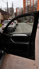 Bmw X6 2010 года, VIN: WBAFG2102BLN92421. Автомобиль не заводится из-за проблем с топливными форсунками. Боковые зеркала - царапины, повреждение лакокрасочного покрытия. Правое переднее крыло - скол, повреждение лакокрасочного покрытия (закрыто пленкой). Правый передний подкрылок - кустарная…