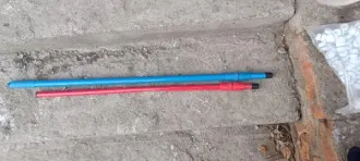 Тряпки для швабры, диффузор бампера пластиковый (накладка) в комплекте с крепежными элементами, щетки для уборки дома и черенки к ним, столик с металлическими раскладываемыми ножками, изделия для игры: шахматы настольные, набор для ванной комнаты, пистолет продувочный, ершики для унитаза…