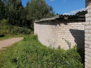 Земельный участок общей площадью 61 кв. м. с кадастровым номером 60:08:0010358:15, РНФИ П11600002873, с расположенным на нем объектом недвижимого имущества – гараж площадью 52,9 кв. м. с кадастровым номером 60:08:0053702:115, РНФИ П12540004129, по адресу: Псковская область, Локнянский р-н, ГП…