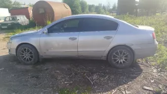 Volkswagen Passat, 2006 года выпуска, светло-серый. VIN: WVWZZZ3CZ7P034609, госномер О865ЕА29. Двигатель 1984 куб. см, мощность 110 кВт/150 л.с. В рабочем состоянии, есть вмятины и сколы лакокрасочного покрытия на правом крыле и заднем бампере, небольшие следы коррозии по кузову.