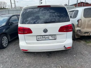 Volkswagen Touran, 2012, белый, 157 843 км, 1.4 АТ (140 л. с.), бензин, передний, VIN WVGZZZ1TZCW077889, разряжен аккумулятор, г. Уфа, ограничения и обременения: зарегистрировано за должником Банка, перерегистрация автомобиля будет осуществлена после заключения договора купли-продажи