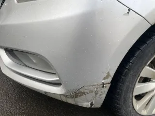 Kia Cerato 2015 года выпуска, VIN: XWEFX411BF0008409, автомобиль в хорошем техническом состоянии, двигатель работает без нареканий. Коробка АКПП требует внимания, пинки при переключении передач. Лакокрасочное покрытие требует внимания, сколы, царапины. Ходовая часть также требует внимания.
