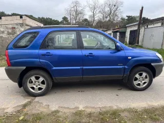 Kia Sportage 2007 года, 140 л.с., пробег 165000 км, полный привод. VIN: KNEJE55257K369889, государственный номер Н114ТВ39. Тип двигателя: бензин, мощность 104 кВт (141 л.с.), цвет кузова синий.