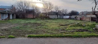 Право аренды земельного участка площадью 1335 кв.м. с кадастровым номером 23:42:0205003:11, расположенного по адресу: Краснодарский край, Ейский район, Ейское городское поселение, город Ейск, улица Б. Хмельницкого, 105. Разрешенное использование: «амбулаторно-поликлиническое обслуживание 3.4.1»…