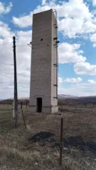 Земельный участок 12562 кв.м и здания 1382.8 кв.м, Забайкальский край, г. Нерчинск, ул. Космонавтов, 27. Кадастровый номер участка: 75:12:200132:110. Пять нежилых зданий суммарной площадью 1382,8 кв.м и сооружение "Теплотрасса". Год постройки зданий - 1988. Стены - кирпичные. Техническое состояние…