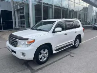 Автомобиль Toyota Land Cruiser 200, VIN JTMCV05J104125596, 2013 г. в., цвет белый. Ознакомиться с предметом возможно в дни приема заявок с 11:00 по 16:00, предварительно записавшись по телефону 89062274666 или email: bankrotim@yandex.ru