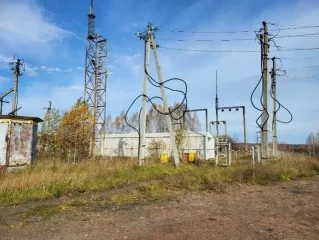 Здание (нежилое) площадь 1330 кв.м, кадастровый номер 50:21:0130201:357. Земельный участок, площадью 1390 кв.м., кадастровый номер 50:21:0130201:42. Прочее оборудование и инвентарь.