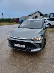 BAIC U5 PLUS 2023 г.в., VIN: XWDCLSAC5P0007308. Тех. описание: скол на лобовом стекле, не работает кнопка а/м (с водительской стороны) на двери, шум из подкапотного пространства, иногда есть треск при нажатии на тормоз, горят ошибки на панели. В залоге: БАНК УРАЛСИБ. С предметом торгов можно…