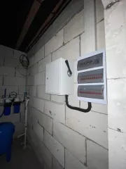 Жилой дом 126.5 м² и участок 1000 м² в Надеждинском районе по адресу: Приморский край, п. Соловей Ключ, ул. Волгоградская, 15. Земельный участок забором не огорожен, кроме дома на участке ничего нет. Жилой дом в недостроенном состоянии, возведены стены, крыша, установлены стеклопакеты, проложен…