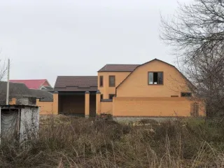 Жилой дом 220 кв.м и земельный участок 646 кв.м, Чеченская Республика, с.Гехи, Буденного ул., 19/1. Жилой дом, площадь 220 кв.м., кад. №20:11:0301010:76, и земельный участок, площадь 646 кв. м., кад. № 20:11:0301012:520, адрес: Чеченская Республика, с.Гехи, Урус Мартановский, Буденного ул., 19/1.