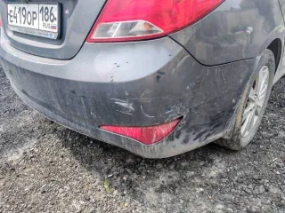 Hyundai Solaris, 2015 года, 107 лс, 149996 км, АКПП. Транспортное средство заводится. Не на ходу, отсутствие задних стоек амортизатора, не работает стоп сигнал, множественные трещины заднего и переднего бампера. Коррозия передних крыльев. Коррозия порогов.