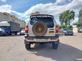 Легковой автомобиль, Chevrolet Niva, 2004 г.в., цвет: белый (светло-серебристый металлик), VIN: X9L21230040010403