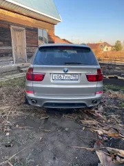 BMW X5 2010 года выпуска, серый. VIN: X4XZV41180L449743, госномер Е067УН790. Осмотр в г. Белово Кемеровской области, ул. Щетинкина, 52 (парковка у здания) по предварительной договоренности. Контакты: 89069351843 (Евгений Владимирович).