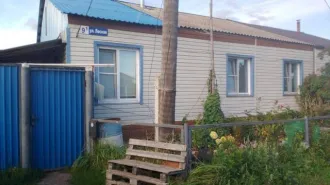 Доля квартиры 63.9 кв.м в Челябинской области. 1/4 доля квартиры, еще 1/4 доля квартиры, еще 1/4 доля в праве на жилое помещение. Площадь: 63,9 кв.м. Адрес: Челябинская область, Красноармейский район, село Калуга-Соловьевка, улица Лесная, дом 9, квартира 1. Кадастровый номер: 74:12:1609005:99.