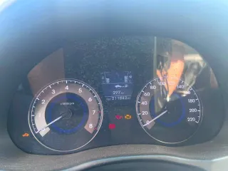 Hyundai Solaris, 2012 года, 107 лс, 211 842 км, VIN Z94CU41CACR175555, залог в пользу ПАО "Сбербанк".