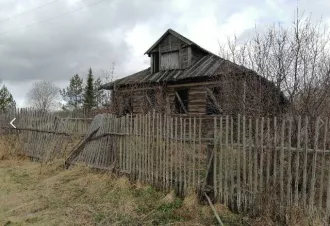 Жилой дом с земельным участком Жилой дом с земельным участком, кадастровый номер  35:12:0404016:11, общей площадью 36.7 кв.м., расположенный по адресу: Вологодская область, р н. Харовский, д. Лавровская, д. 2 на земельном участке с кадастровым номером 35:12:0404016:7, общей площадью 2000 кв.м