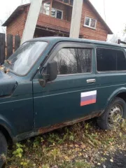 Легковой автомобиль ВАЗ 21213, 1999 года выпуска, VIN ХТА212130У1456916, госномер В315ЕК142. Автомобиль не на ходу, не работает после пожара. Выгорели проводка, шланги, бочки, генератор, стартер, аккумулятор. Кузов сгнил: крылья, пороги, днище, задняя дверь. Коробка и раздатка почти вывалились…